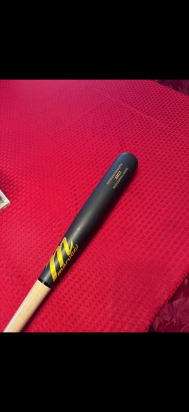 2023 Marucci AM22 Maple Bat 30 oz 33" (New)