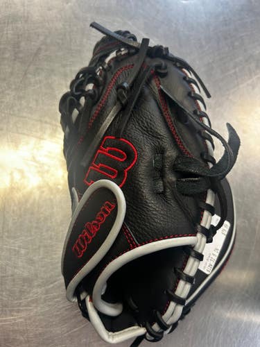 Used Wilson A700 BB/SB Catchers RH Throw Black 32 1/2" 11868-S000070612
