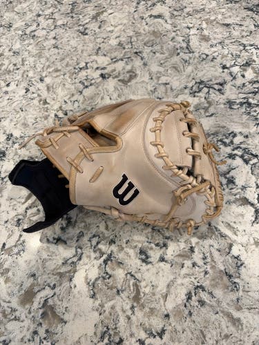 2024 Wilson A2000 RH Catcher's Baseball Glove 33.5" (New) With Allstar wrist gaurd