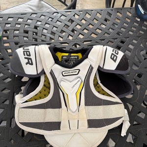 Men's Large Junior Bauer Supreme S170 Shoulder Pads (Used)