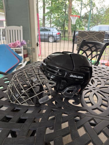 Small Bauer Re-Akt 75 Helmet (Used)
