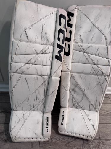 32" 2025 CCM EFlex 6.9 Goalie Leg Pads (Used)