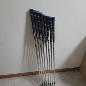 Men's Mizuno MX 200 Right Handed Iron Set Regular Flex (8 Clubs) #4 - #9, PW, GW 37" (New)