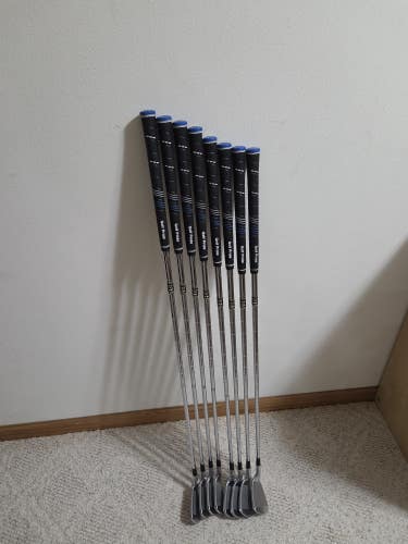 Men's Mizuno MX 200 Right Handed Iron Set Regular Flex (8 Clubs) #4 - #9, PW, GW 37" (New)