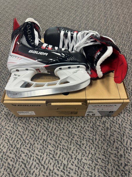 Bauer Vapor Fly30 Hockey Skates Regular Width Size 4.5 (New)