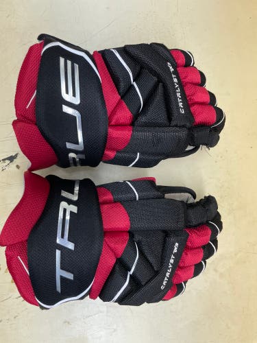 True Catalyst 7x3 Black/Red Gloves 15" (Used)