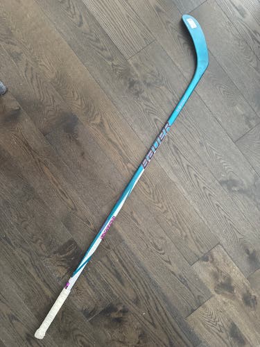 Senior Bauer Twitch Right Handed Hockey Stick P28 87 Flex (Used)
