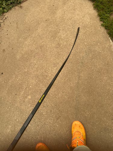 Senior Easton Stealth RS Right Handed Hockey Stick Mid Pattern 95 Flex Pro Stock (Used) 61 in length