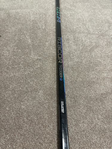 Intermediate CCM Ribcor Trigger 9 Right Handed Hockey Stick P29 65 Flex (New)