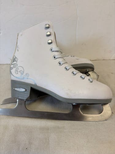 Bladerunner Figure Skates B Adult 4 (Used)