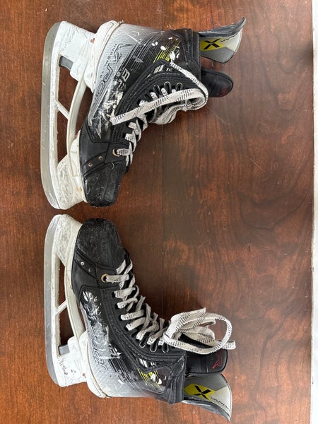 Black 2023 Bauer Vapor Hyperlite 2 Hockey Skates Regular Width Size 5 (Used)
