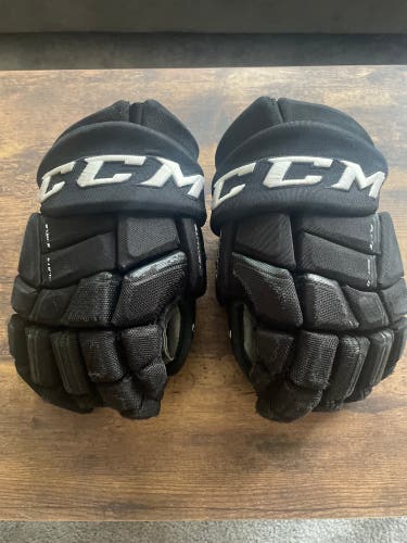 Black Senior CCM QuickLite 13" Gloves