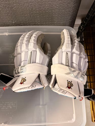 Iona prep Gloves