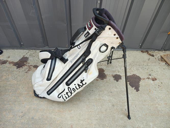 Titleist Players 4 Divider Stadry Dual Strap Stand Bag White/Black w Raincover