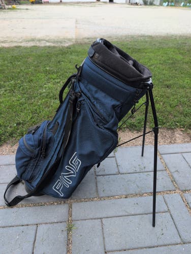 Ping Hoofer 2 Navy Blue 4 way divider Stand bag