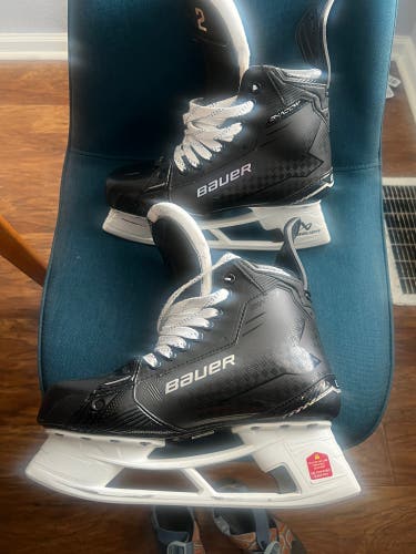 Black 2024 Bauer Supreme Shadow Hockey Skates Regular Width Pro Stock 8.5 (Used)