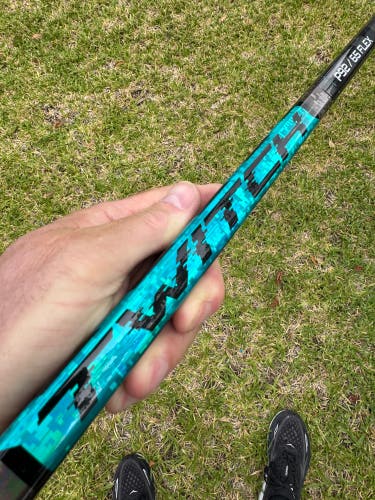 Intermediate Bauer Twitch Right Handed Hockey Stick P92 65 Flex (New)