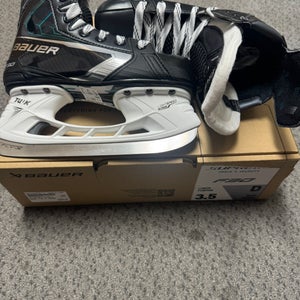 Bauer Supreme F30 Hockey Skates Regular Width Size 3.5 (New)
