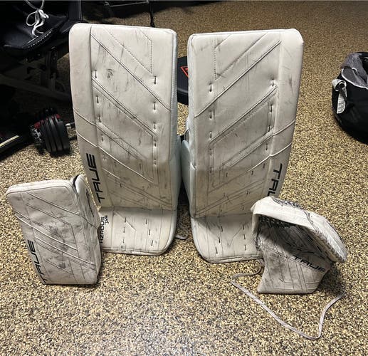 32" True HZRDUS 7x4 Regular Goalie Full Set (Used)
