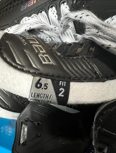 Black 2024 Bauer Supreme Shadow Hockey Skates Size 6.5 (New)