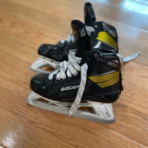 Great Condition 2020 Bauer Supreme Ultrasonic Hockey Goalie Skates Regular Width Size 4 (Used)