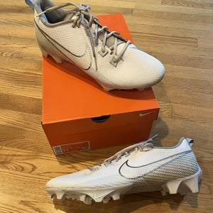 Men's Size M 14.0 (W 15.0) Nike Low Top Molded Cleats (Used)