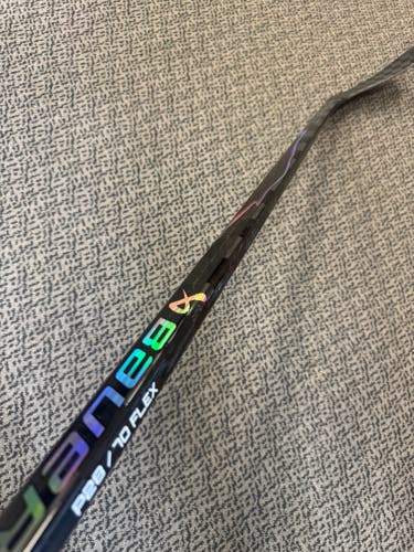 Senior Black Bauer Vapor Flylite Right Handed Hockey Stick P28 70 Flex (New)