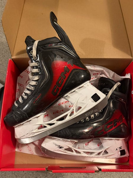 2025 CCM JetSpeed FT8 Hockey Skates Regular Width 9 (Used)