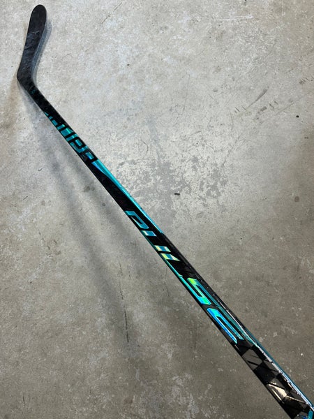 65 Flex P28 Intermediate Bauer Pulse Right Hand Hockey Stick Pro Stock (Used)