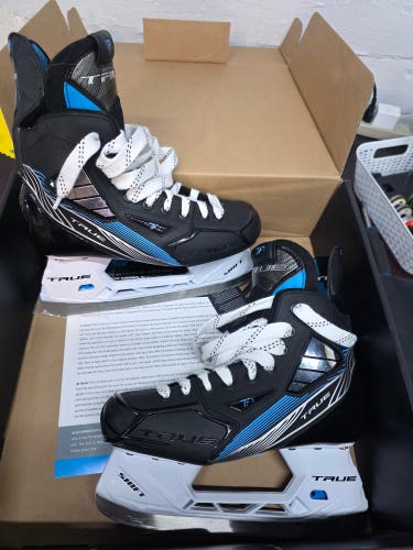 True TF7 Hockey Skates Regular Width Size 5.5 (Used one session))