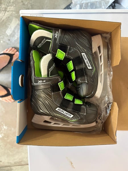 Bauer XLS Hockey Skates 8 (Used)