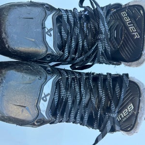 Black 2024 Bauer Supreme Shadow Hockey Skates Size 4 (Used)