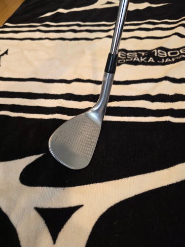 RIGHT HAND TITLEIST VOKEY SM10 TOUR CHROME 56-8M SAND WEDGE STEEL WEDGE FLEX