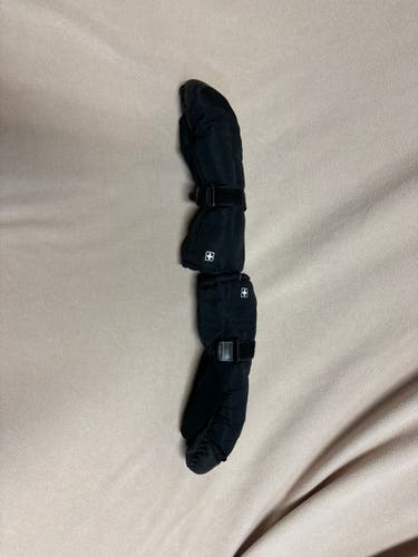 Black Large/Extra Large Kids Unisex Swiss Gloves
