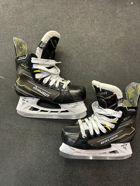 Junior Bauer Supreme M40 Hockey Skates | Size 2.5EE