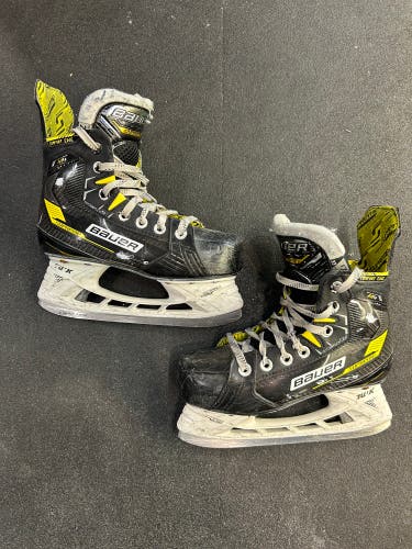 Junior Bauer Supreme M4 Hockey Skates | Size 2.5EE