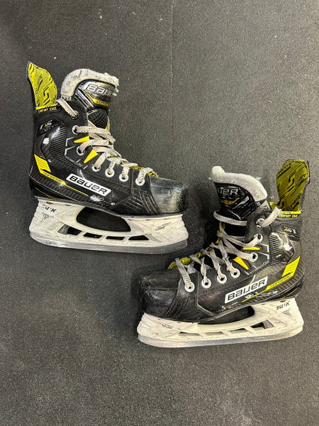 Junior Bauer Supreme M4 Hockey Skates | Size 2.5EE