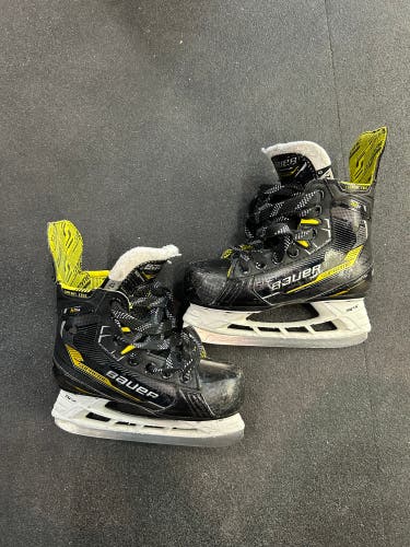 Youth Bauer Supreme M4 Hockey Skates | Size Y12.5