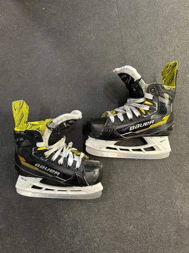 Youth Bauer Supreme M4 Hockey Skates | Size Y11.5