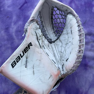 White Senior Bauer FlyLite Goalie Gloves & Blockers Regular (Used)