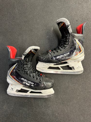 Intermediate Bauer Vapor Fly Pro Hockey Skates | Size 5, Fit 1