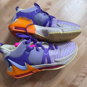 Women's Size M 6.0 (W 7.0) Nike Shoes (Used)