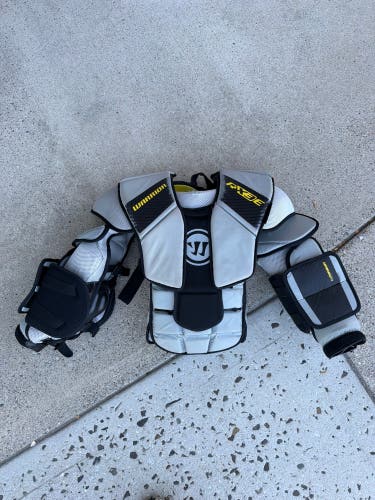 Intermediate Medium Warrior Ritual RX3 E Goalie Chest Protector (Used)