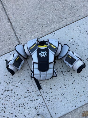 Junior Large/Extra Large Warrior Ritual RX3 E Goalie Chest Protector (Used)