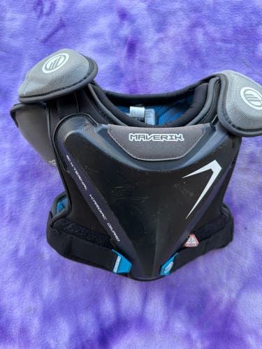 Medium Youth Maverik Charger Shoulder Pads (Used)