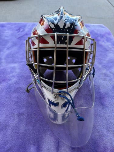 White Junior CCM Axis 1.9 Goalie Mask (Used)