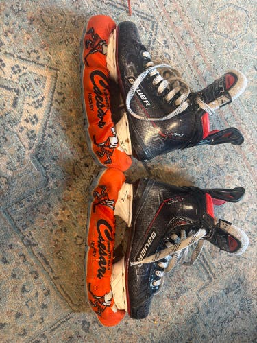 Black 2021 Bauer Vapor 3X Pro Hockey Skates Size 2.5 (Used)