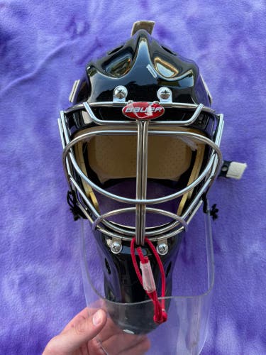 Black Senior Bauer Profile 950 Goalie Mask (Used)