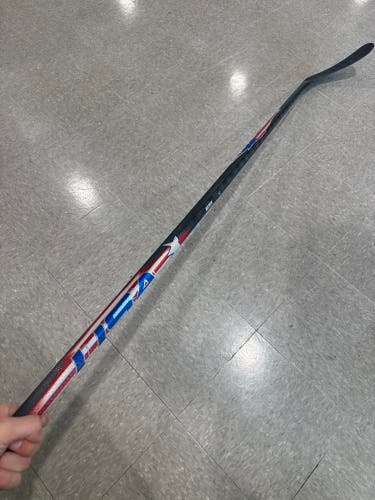 USA Senior Bauer Twitch Hockey Stick Right Handed P28 77 Flex Pro Stock (Used)