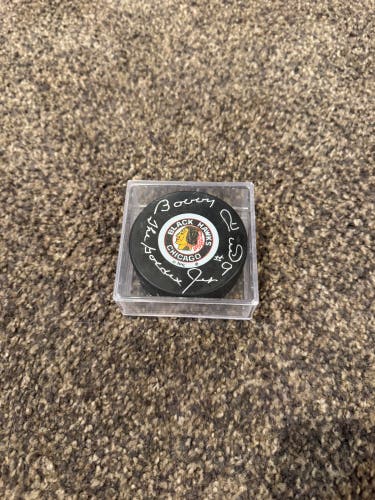 Signed Bobby Hull Chicago Blackhawks Hockey Puck Certified by Beckett Authenticity